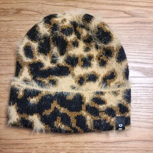🧣🧤 NWOT DKNY fuzzy beanie